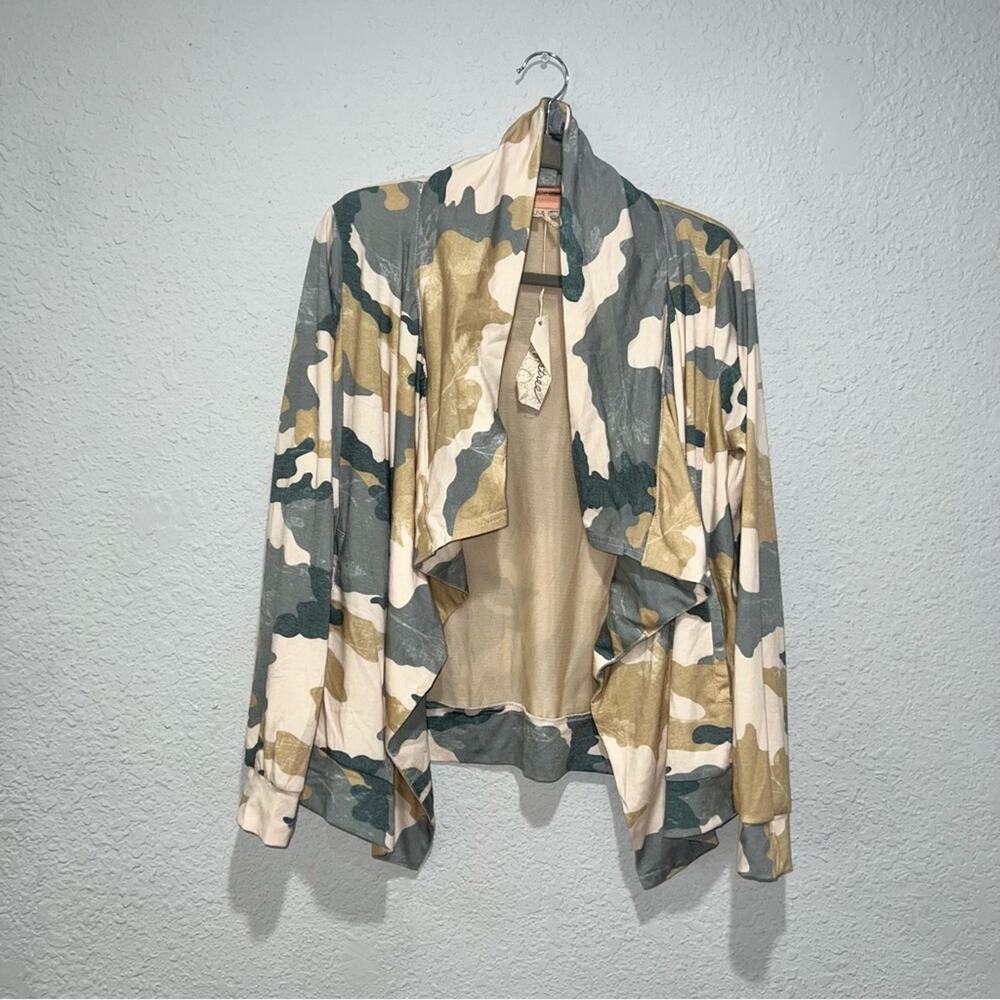 Mystree Zipped Collar Camo Jacket - Picture 4 of 9